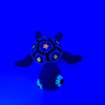 Loomigurumi Sea Turtles with Glow in the Dark Eyes & UV Reactive Shell Bands