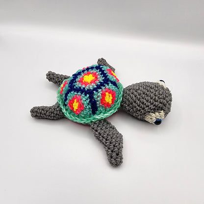 Loomigurumi Sea Turtles with Glow in the Dark Eyes & UV Reactive Shell Bands