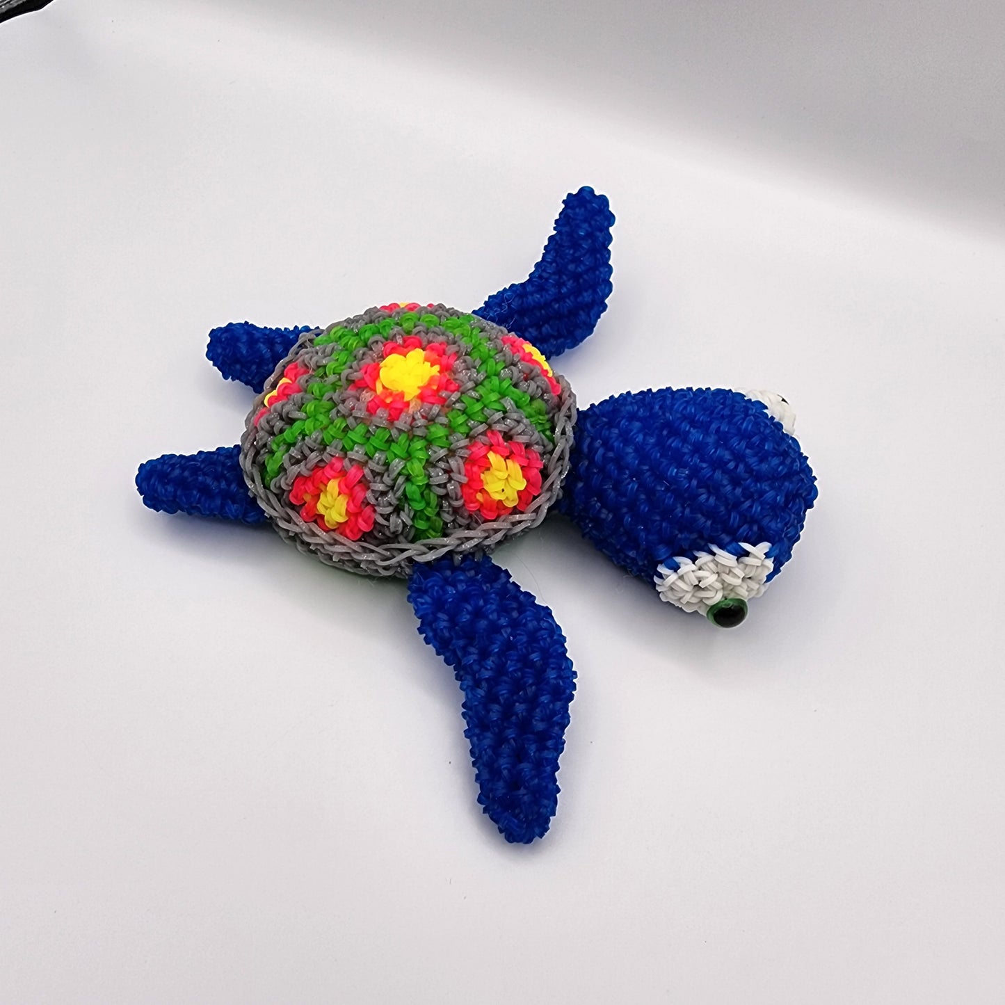 Loomigurumi Sea Turtles with Glow in the Dark Eyes & UV Reactive Shell Bands