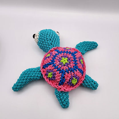 Loomigurumi Sea Turtles with Glow in the Dark Eyes