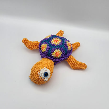 Loomigurumi Sea Turtles with Glow in the Dark Eyes & UV Reactive Shell Bands