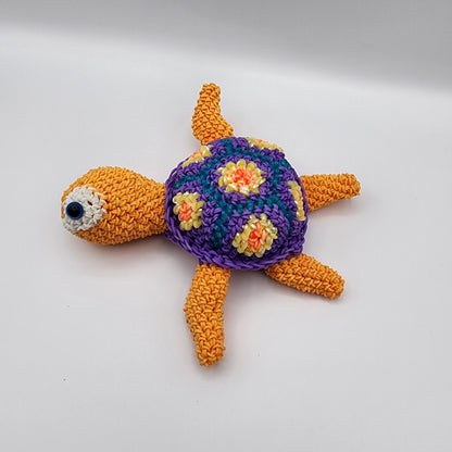 Loomigurumi Sea Turtles with Glow in the Dark Eyes & UV Reactive Shell Bands