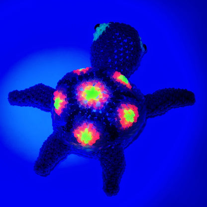 Loomigurumi Sea Turtles with Glow in the Dark Eyes & UV Reactive Shell Bands